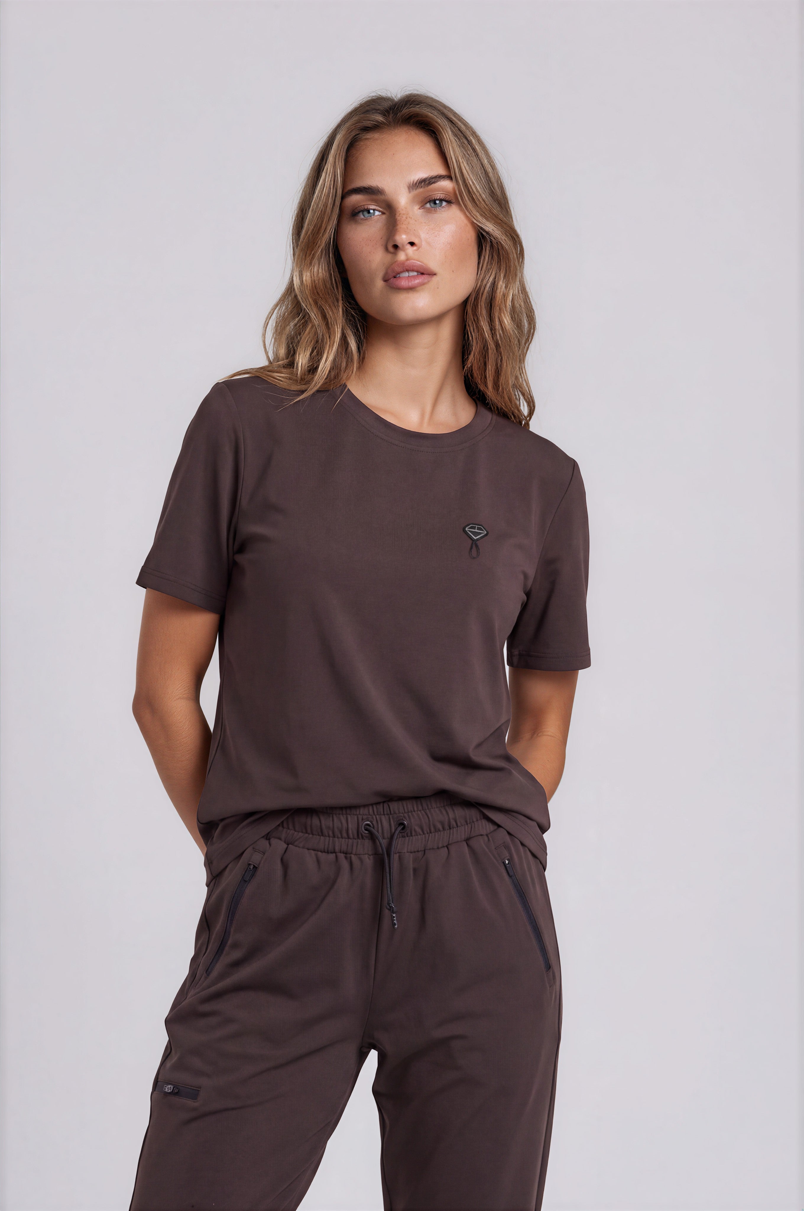 Komplet medyczny damski COMFORT brązowy Bluza BASIC + Spodnie LOOSE